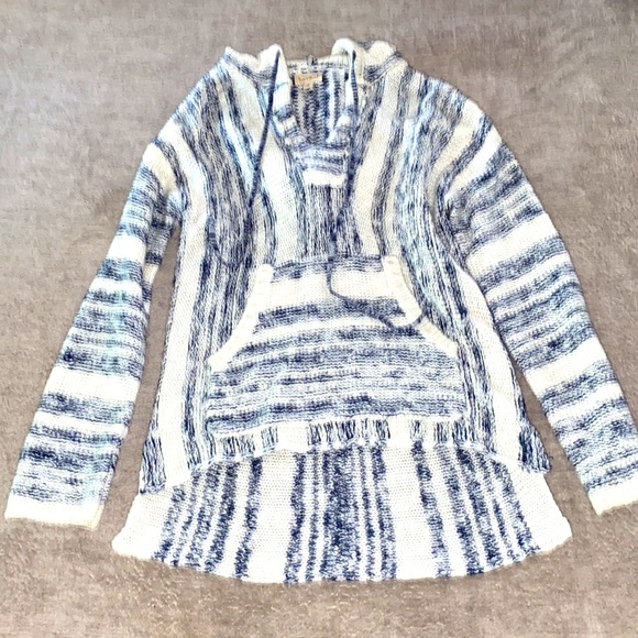 Sweater size small - Picture 2 of 2
